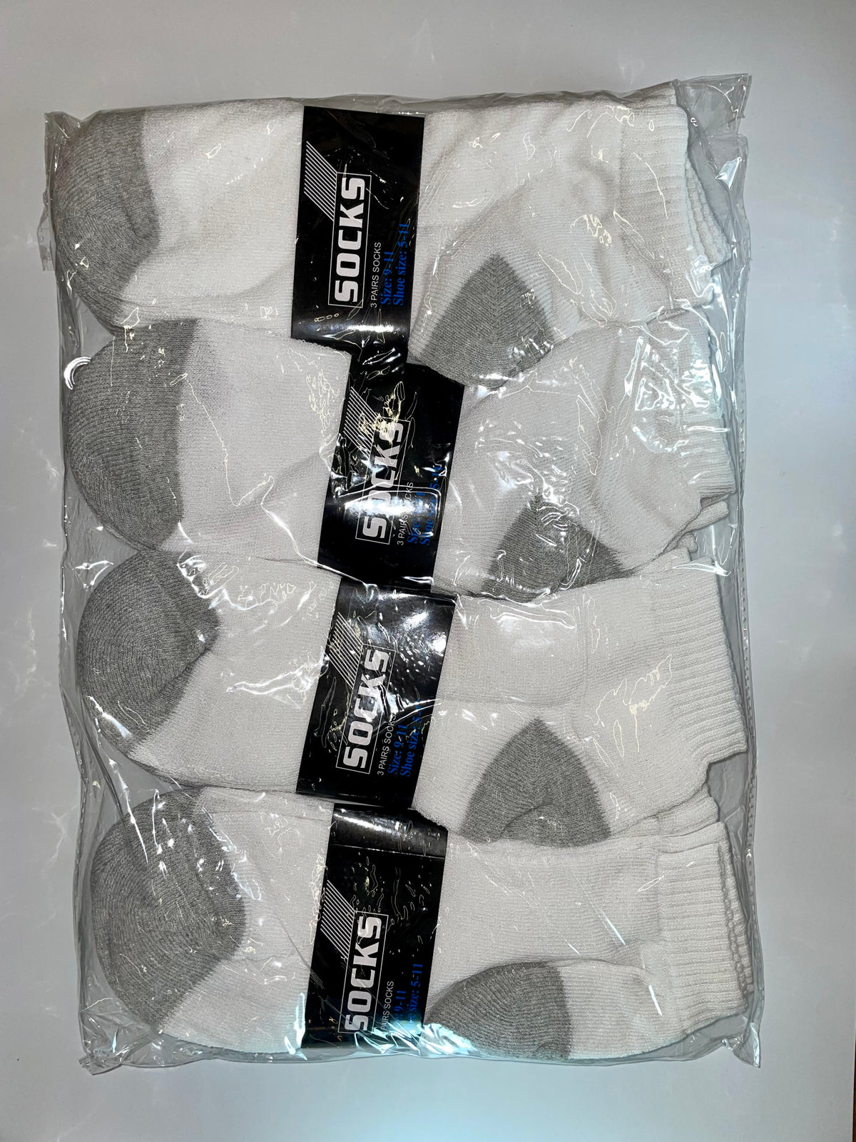Packaged men’s ankle socks with gray heels and toes