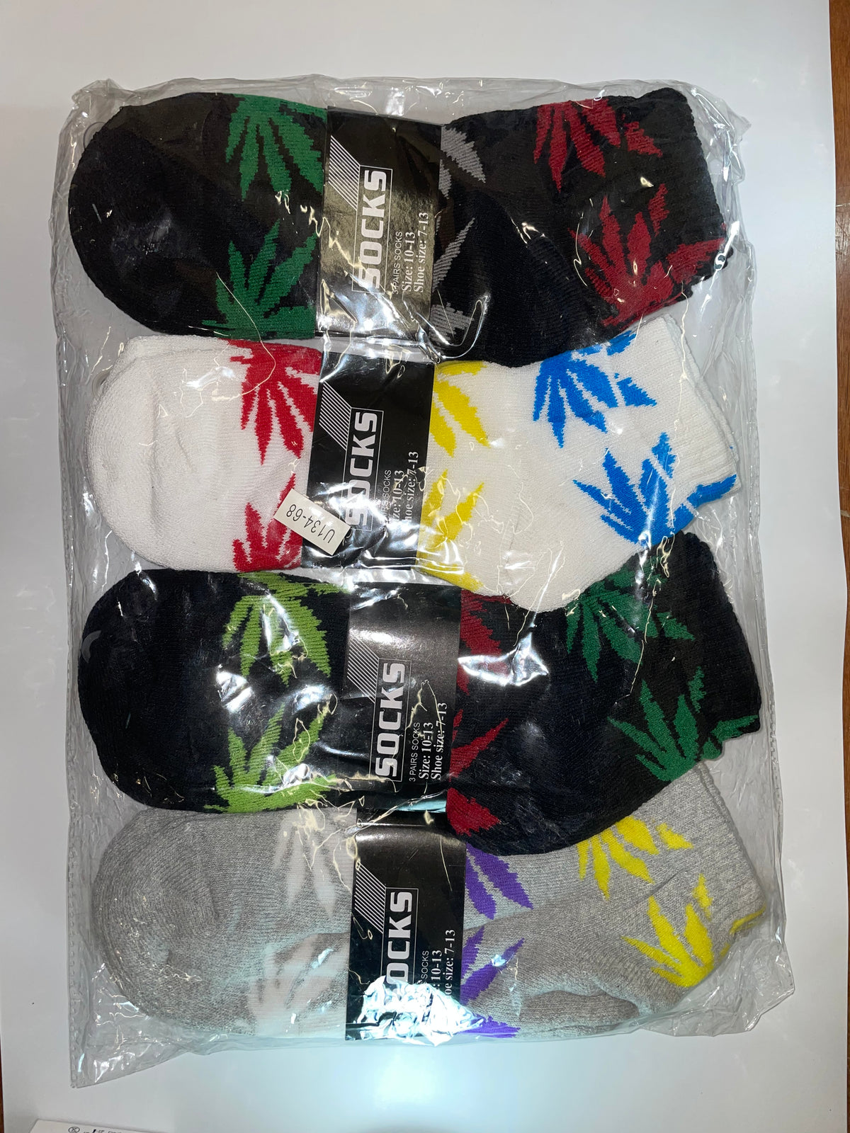 Packaged men’s ankle socks with multicolored leaf patterns