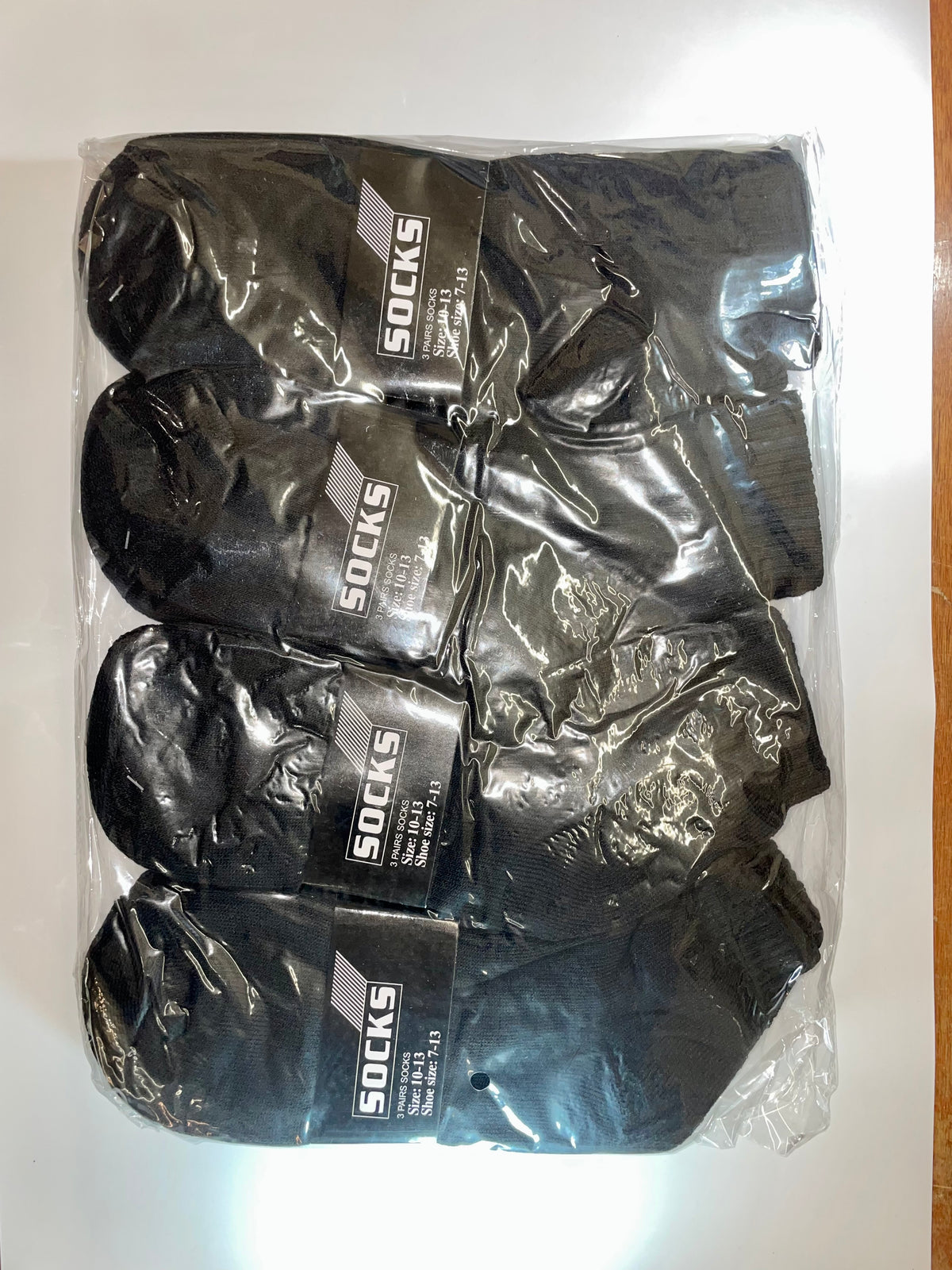 Dark men’s ankle socks in clear packaging