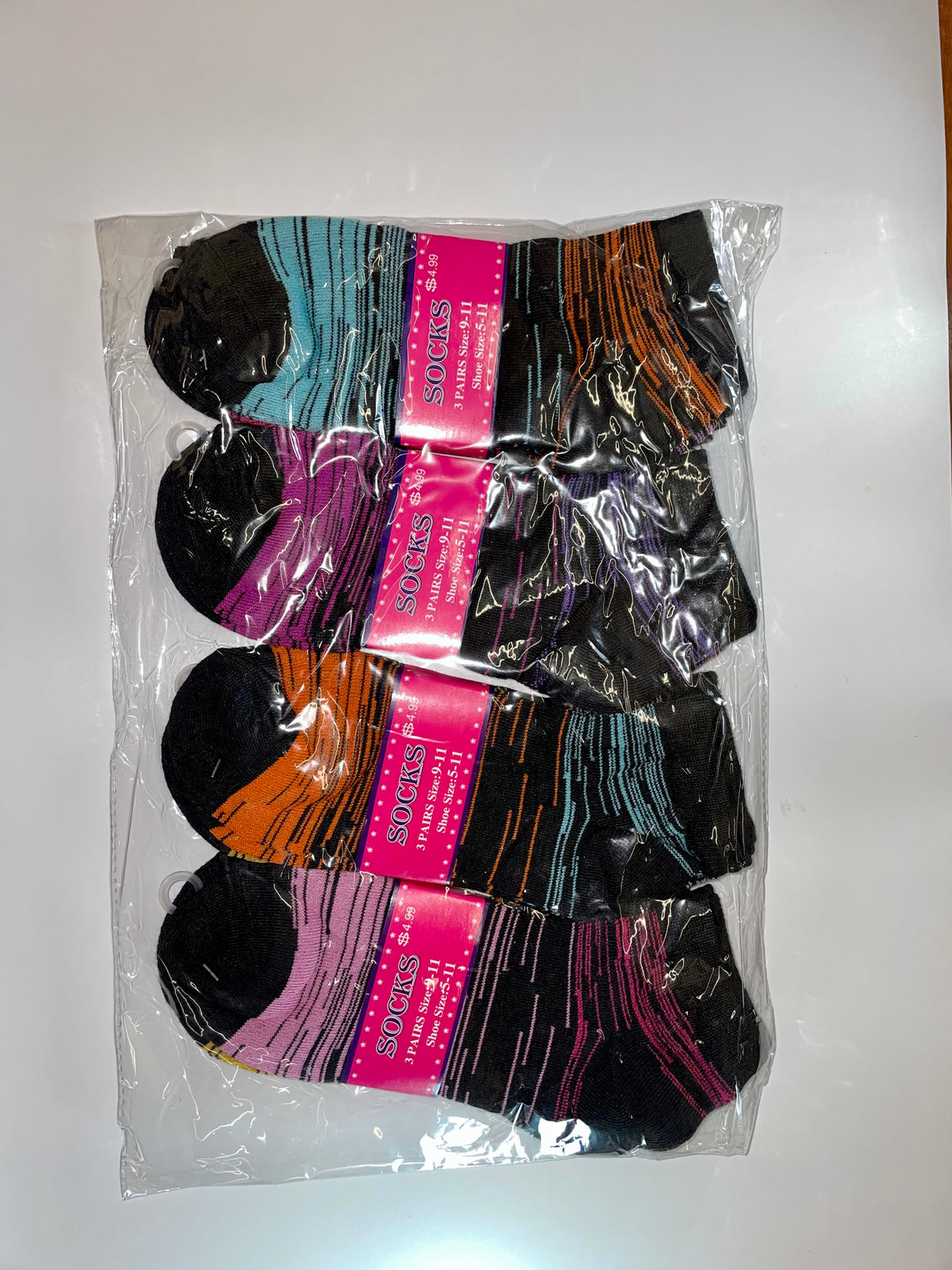 Packaged women’s ankle socks with fine stripe patterns